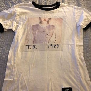 Taylor Swift world tour shirt